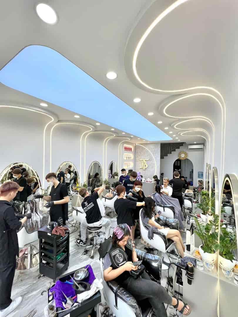 ĐẦU NĂM MÌNH CHÍNH CHỦ CẦN SANG NHƯỢNG TOÀN BỘ SALON TÓC HOẶC MẶT BẰNG TẠI 162 NGUYỄN LƯƠNG BẰNG, QUẬN ĐỐNG