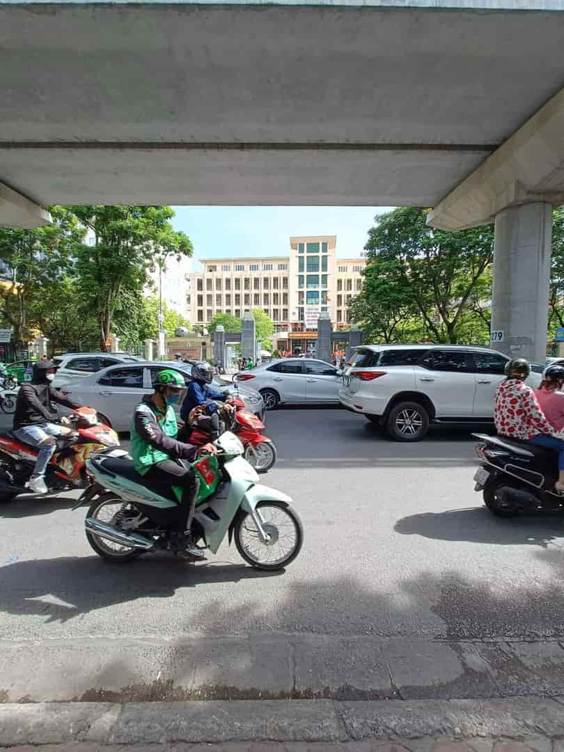 Bán nhà mặt đường Xuân Thủy Cầu Giấy, vị trí đẹp vỉa hè đá bóng kinh doanh, dt 110m2 giá chào 60 tỷ