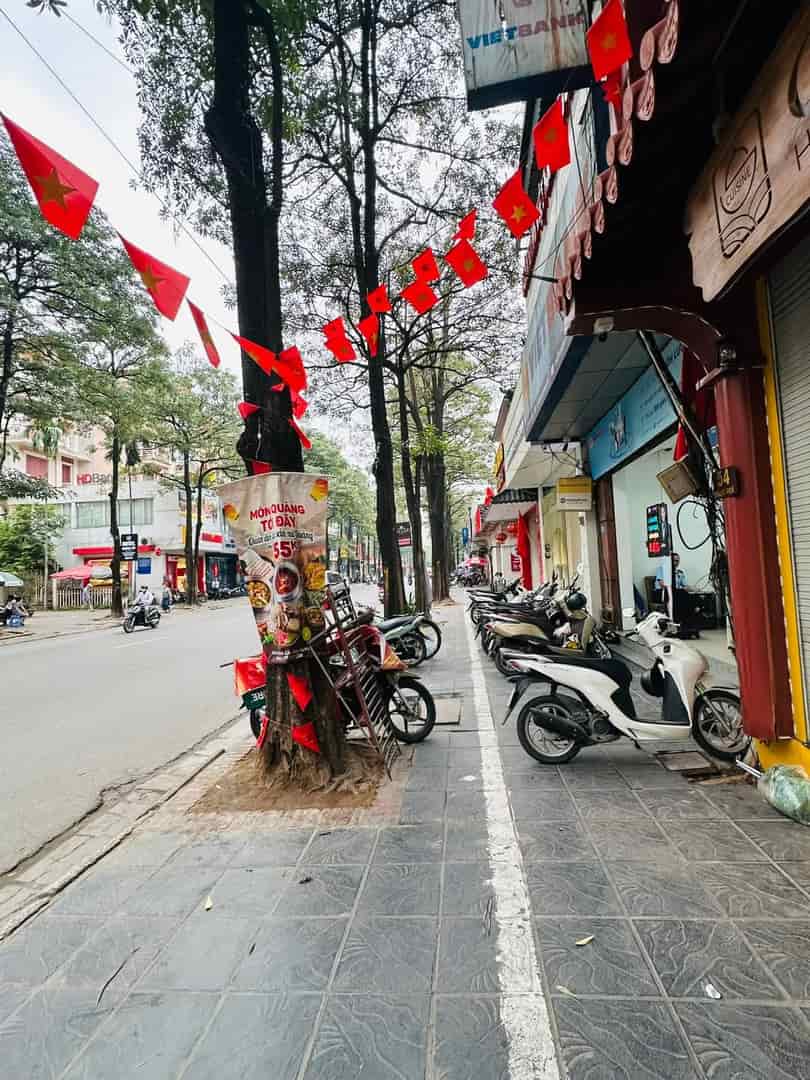 Mặt phố Trung Hoà Cầu Giấy, vị trí đẹp hiếm 5 tầng thang máy kinh doanh. Dt 136m2 giá 84.5 tỷ