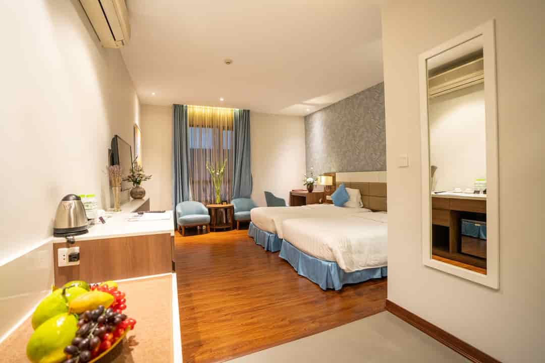 Bán khách sạn Duy Tân Cầu Giấy, vị trí kinh doanh đắc địa 13 tầng. Dt 850m2 giá 350 tỷ