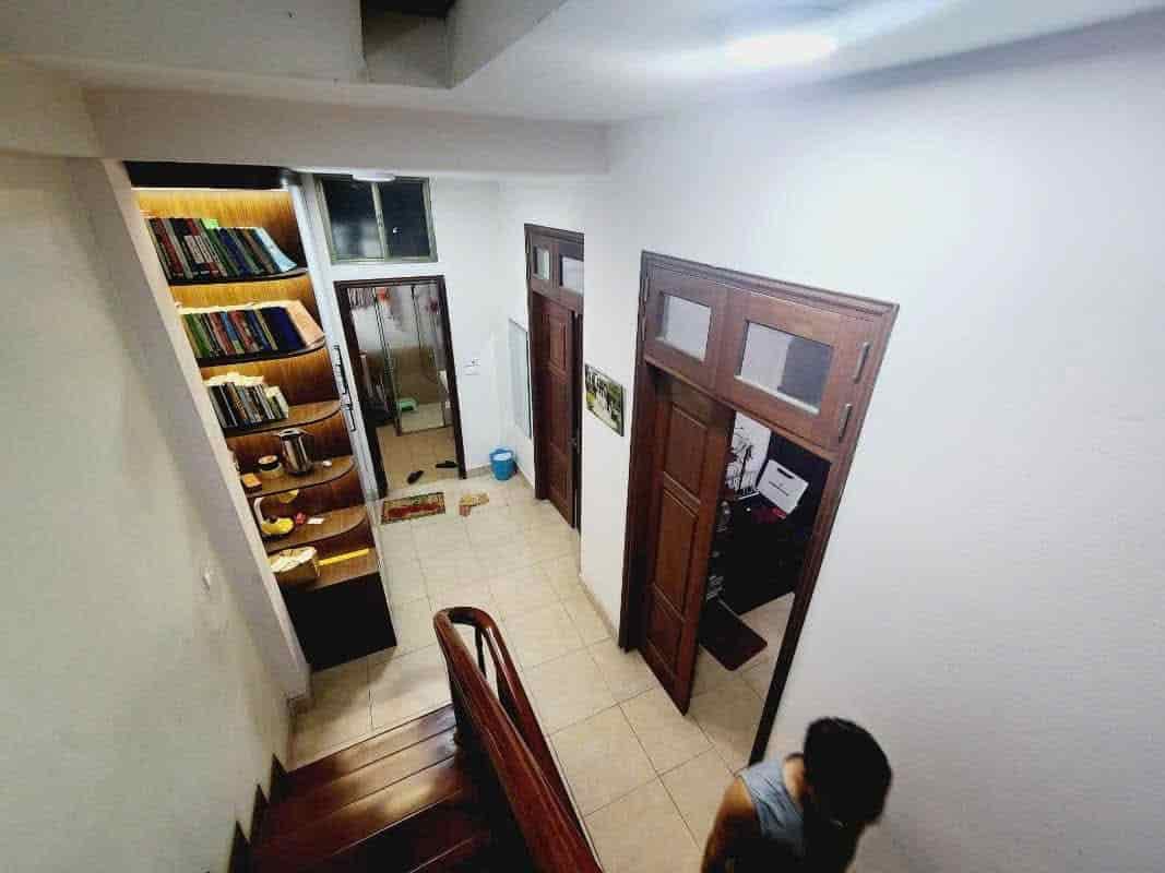 Bán nhà riêng ngõ 193 phố Trung Kính, vị trí đẹp lô góc ô tô kinh doanh. 4 tầng dt 52.5m2 giá 19 tỷ