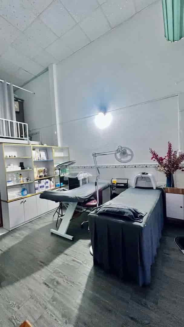 Chính chủ cần sang nhượng tiệm spa phun xăm Địa chỉ:sau siêu thị eonmall , trục đường lớn Huỳnh Văn Luỹ