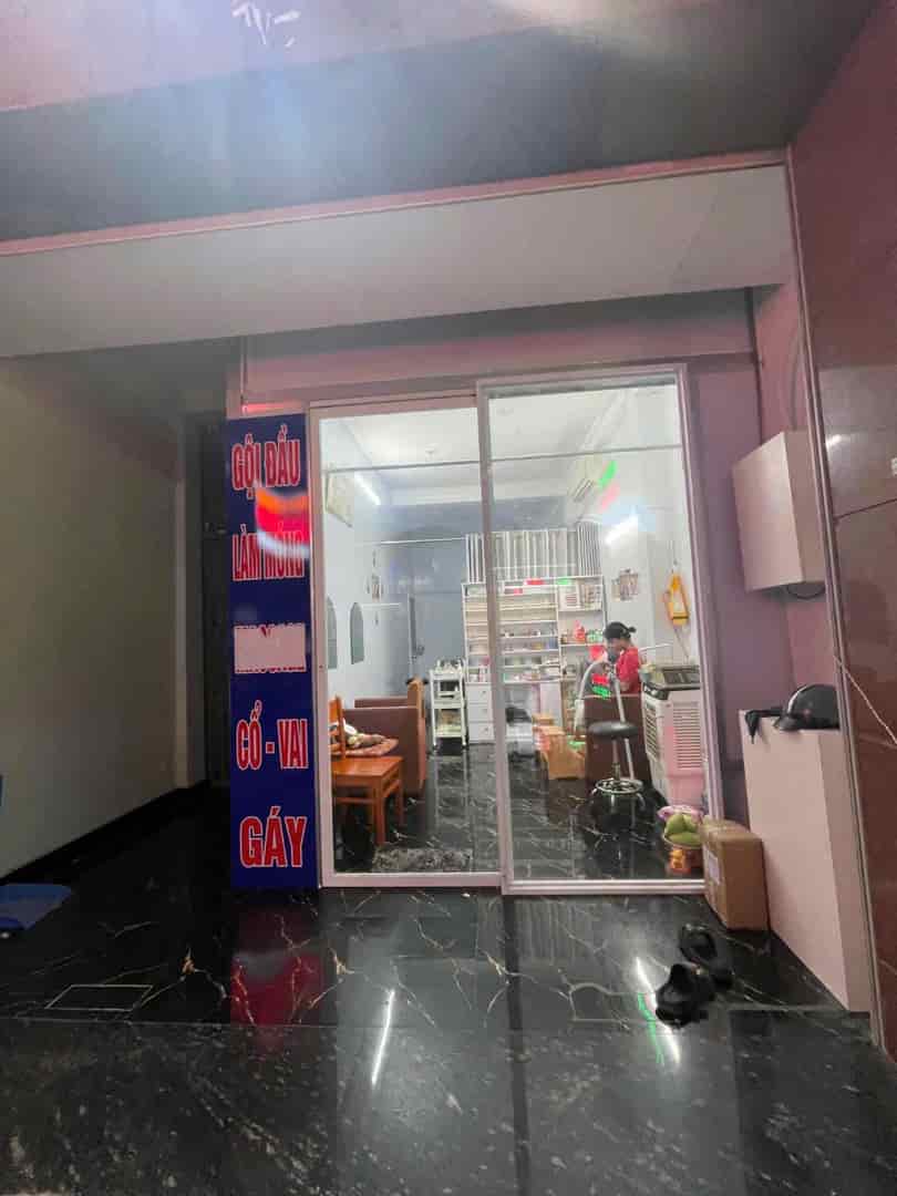 Cần sang lại tiệm nail gấp: Mặt bằng đường lớn Nguyễn Sơn