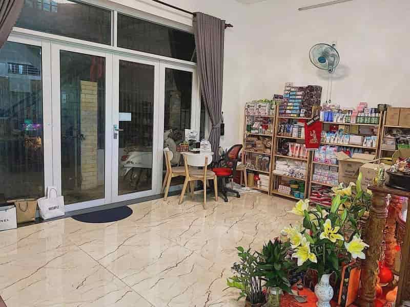 ♥ Nhà Kiệt rộng Hoàng Diệu, 66m2, ngang 5.4m, 3 tầng kinh doanh, 4.2 tỷ