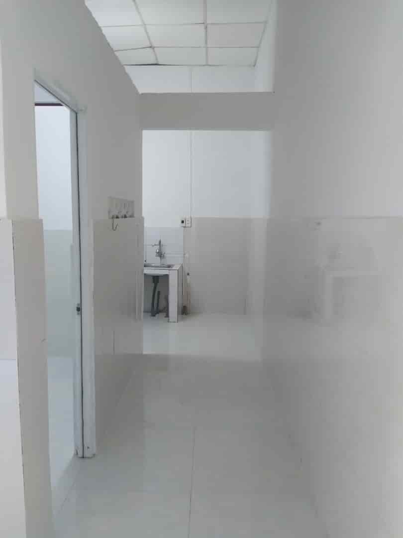 Nhà Kiệt Trần Cao Vân thông Nguyễn Tất Thành, 30m2, ngang 4m, vuông, C4, 1.37 tỷ