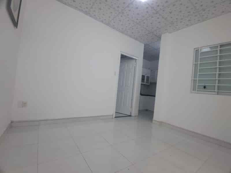 Nhà cách Hoàng Diệu 70m, 34m2, ngang 5.5m vuông, C4, sạch, 2.1 tỷ