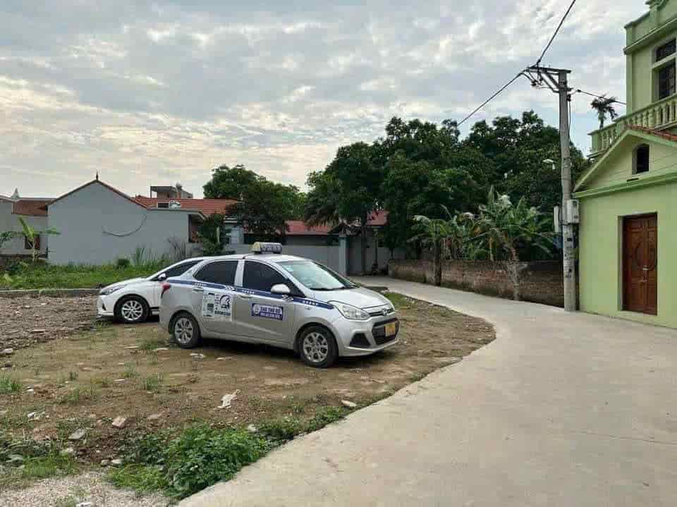 Cần bán lô đất đẹp ô tô vào tận nhà, giá đầu tư tại thôn Quế Sơn, xã Tân Ước