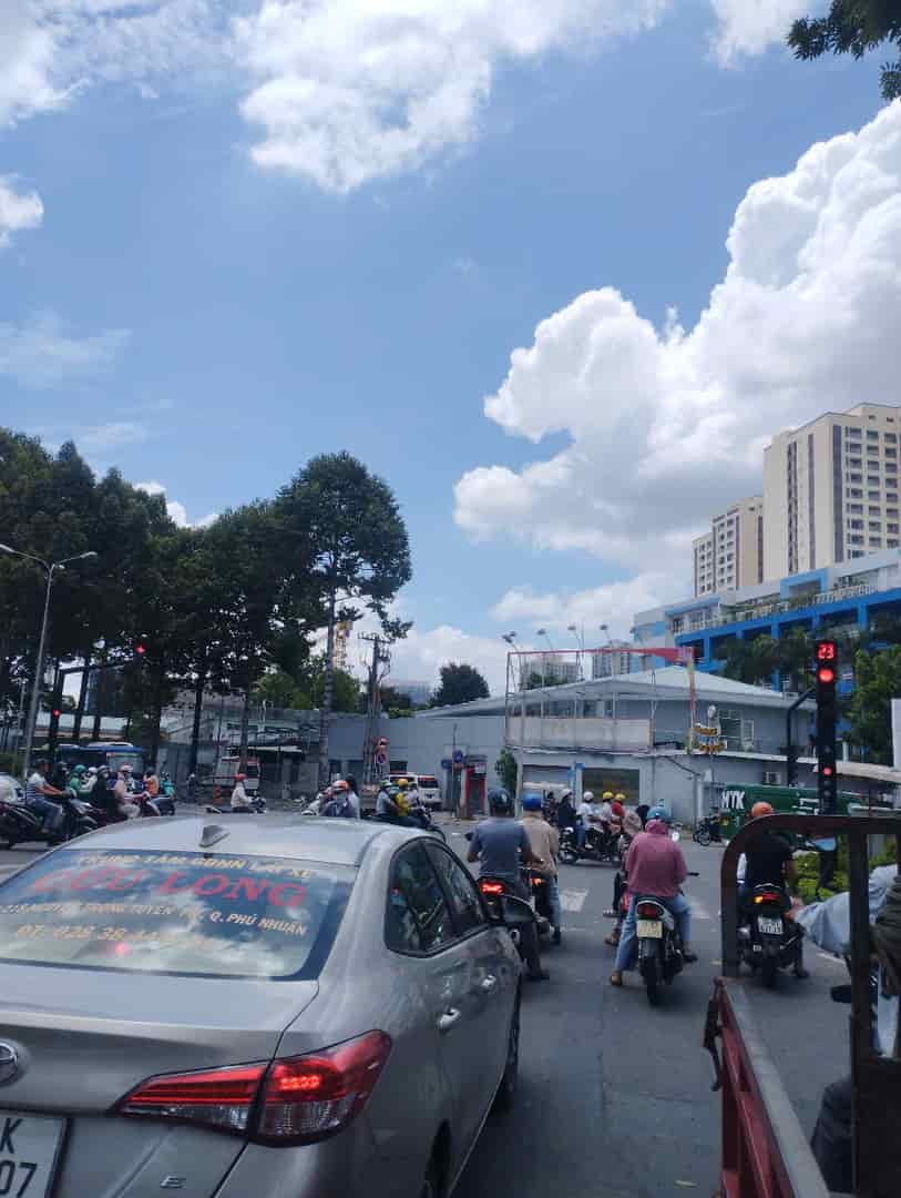 Ngộp Lý Thường Kiệt - 52m2 - 3 tầng mới - View HXH Chợ Tân Bình