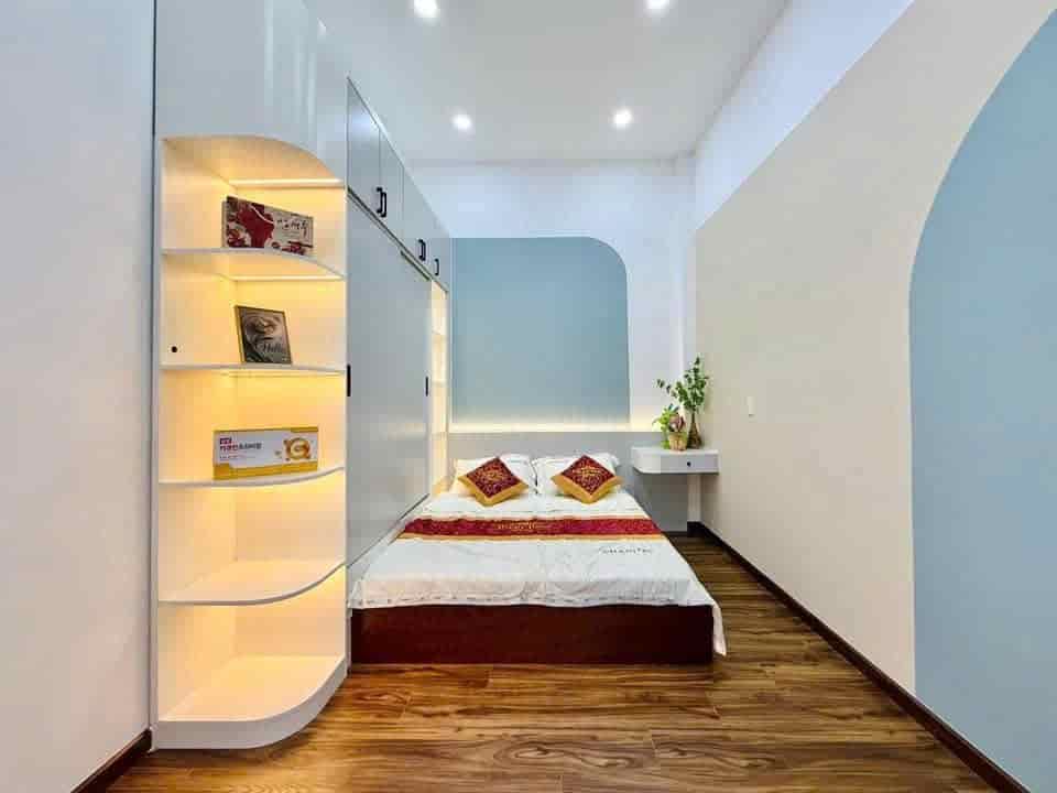 4.5 Tỷ - Nhà đẹp Nguyễn Oanh 3 PN, DT khủng 55m2 HXH thông