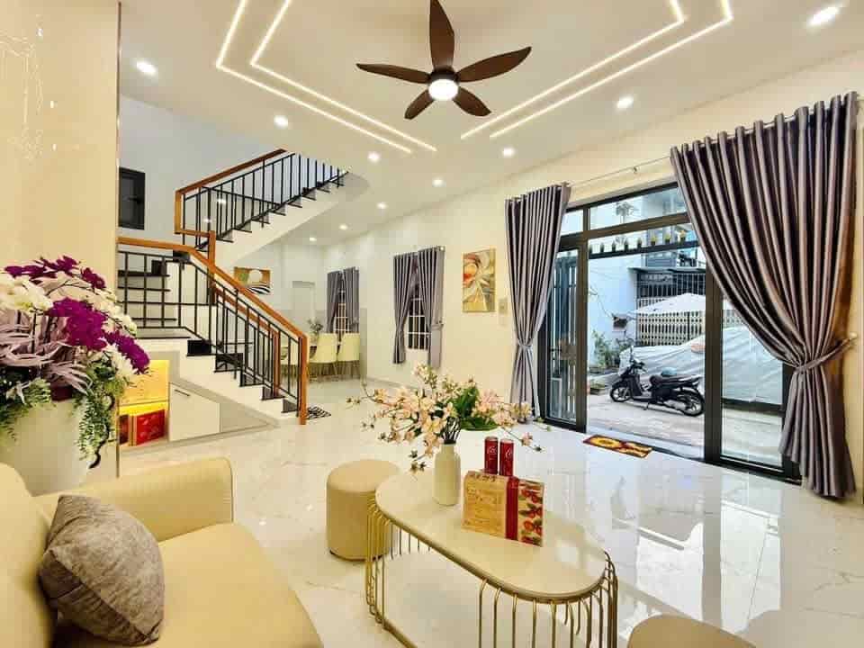 4.5 Tỷ - Nhà đẹp Nguyễn Oanh 3 PN, DT khủng 55m2 HXH thông