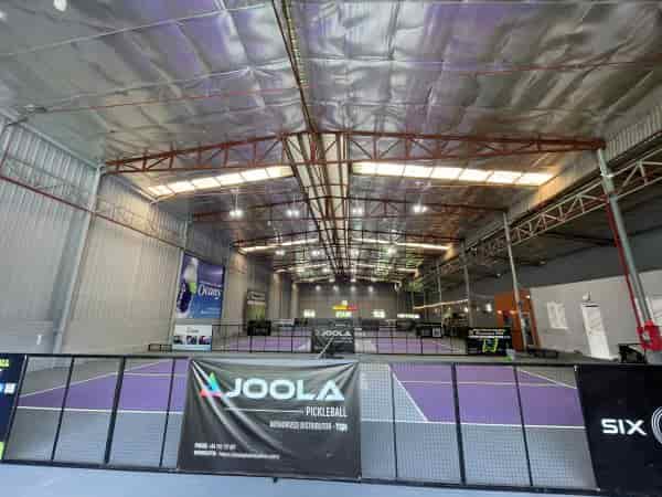 Thủ Đức  ! Sang nhượng sân pickleball DT : 1500m2 , có 5 sân , mái che và Quán Cafe + 2 Phòng ở và Shop thể