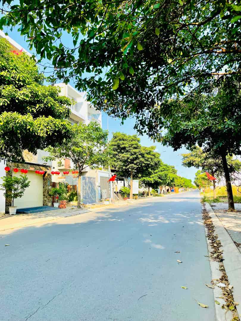 Cần bán đất gấp cho bà chị sang định cư nước ngoài, DT 76m2 gần Aeon Mall Bình Tân full thổ sổ gốc