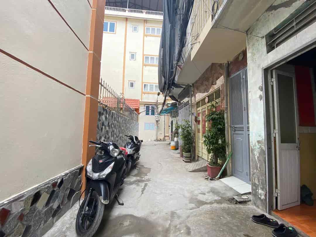 Cho Thuê Dài hạn Nhà Riêng Ngõ 18 Tả Thanh Oai, 20m2 3 Tầng, Điện nước dân, 3.5tr/tháng