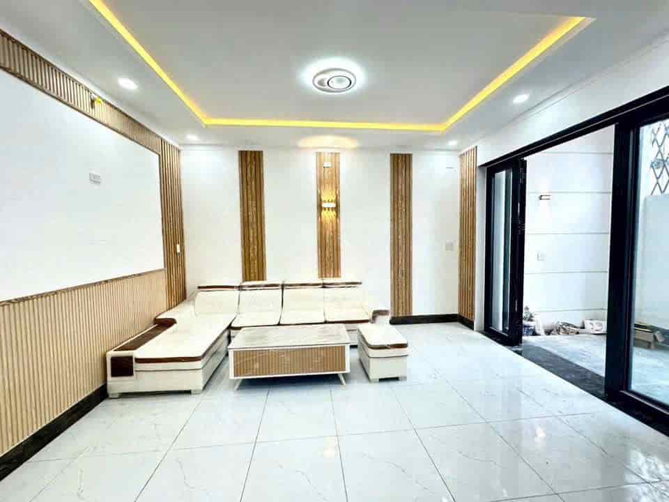 Nhà Cổng Sau Công Ty Pouchen, Cách Đường Trục Chính Chỉ 1 Xẹt