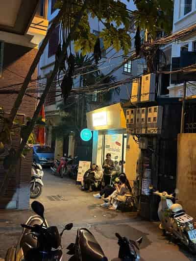 Cho thuê tầng 1 nhà căn góc mặt ngõ siêu sầm uất phố Xuân Thuỷ, Cầu Giấy