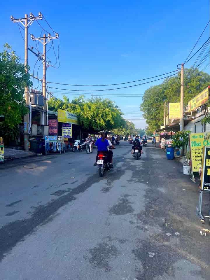 Chủ gửi bán lô đất 125m2, kdc tân đức, kế bên trường đại học tân tạo, giá đầu tư, gọi cho em ạ