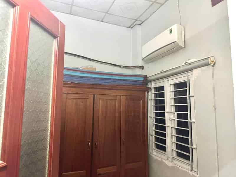 Linh Tây hiếm có Nhà 2 tầng, 2PN, hẻm xe hơi, gần Phạm Văn Đồng, chỉ 4.5 tỷ