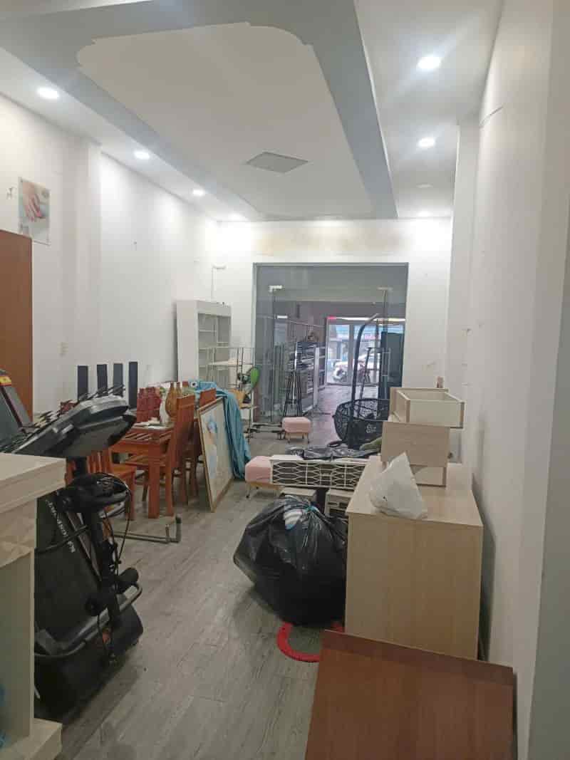 Giảm sốc 2 tỷ, Bán nhà 2 Tầng Mặt Tiền Đường 20m, Bình Chiểu, 122m², kinh doanh sầm uất