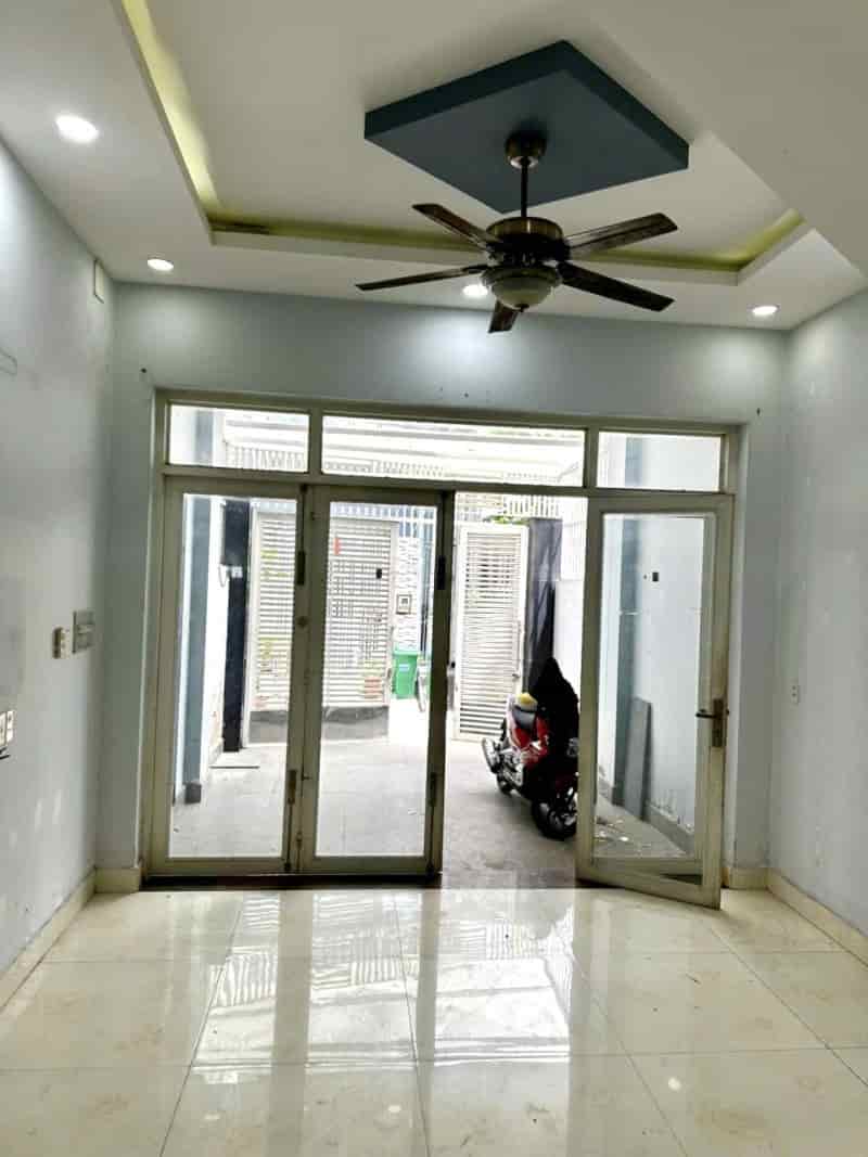 Nhà BTCT 3 tầng Thủ Đức, 62m², 4PN, Hẻm 5m ô tô, SHR, giá mềm 4.5 tỷ