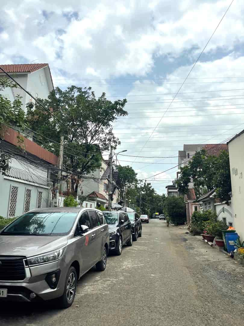 Bán Biệt Thự Sân Vườn 300m2_11.2x19m Ngay Sông – Gara Riêng – Khu Vip Hiệp Bình Chánh – Giá 25 Tỷ.