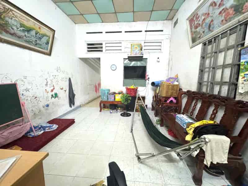 Bán Gấp Nhà Cấp 4 Gần Vincom Lê Văn Việt, 60m², Sổ Riêng, Nở Hậu Đẹp, Chỉ 2.3 Tỷ, Tăng Nhơn Phú B, Thủ