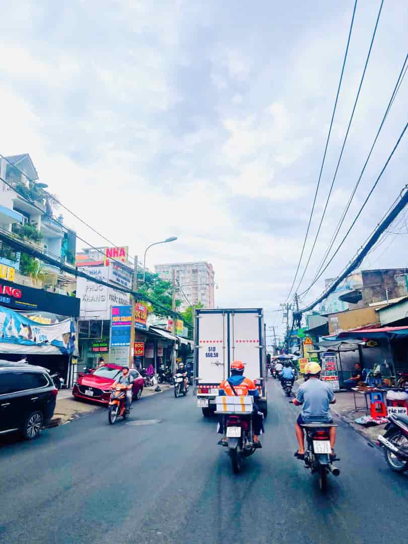 Bán nhà nở hậu 6m, 4 phòng ngủ, sân để ô tô, hẻm xe tải Phạm Văn Chiêu, giá chỉ hơn 7 tỷ