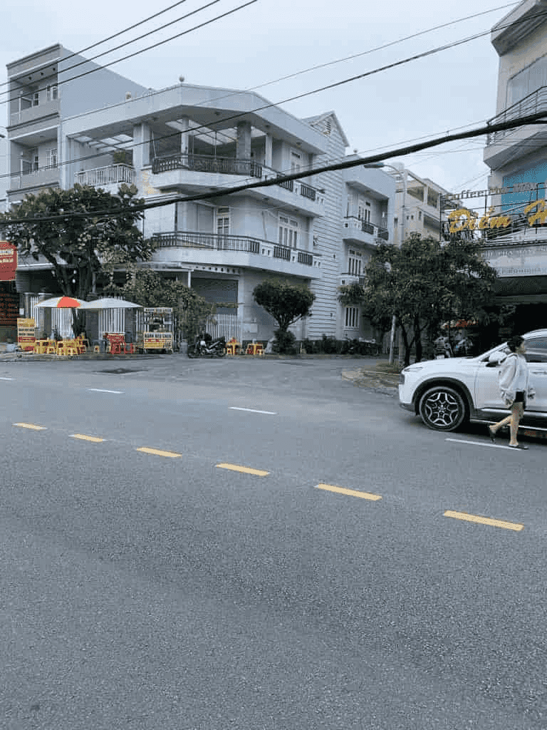 Biệt thự 3 tầng gần Giga Mall , 6Phòng Ngủ, Hồ Bơi, Giá Chỉ 14 Tỷ