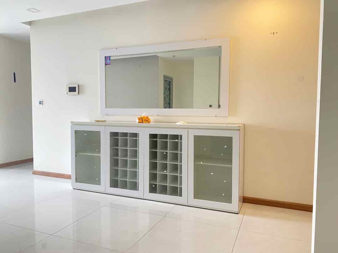 Cho thuê chung cư Vinhomes Tân Cảng 2pn2wc NTCB giá TL