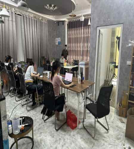 Cho thuê nhà Shop House mặt đường Tam Trinh Tầng 2 + 1 Tầng lửng. Chỗ để xe rộng rãi thoải mái