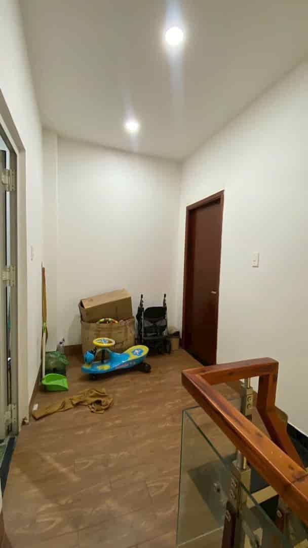 Bán gấp căn nhà Bưng Ông Thoàn, Phú Hữu, quận 9 giá 2tỷ700tr nội thất đầy đủ