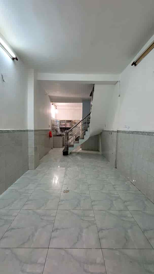 Cho Thuê nguyên căn Bà Hạt, Q10, 3 tầng, 4PN giá 10.5tr/th(TL)