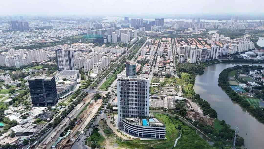 Bán căn 2PN 74m2 Tầng cao View Hồ Bơi tại Lavida Plus Q7 Nhà thô Giá 3,750 tỷ bao hết