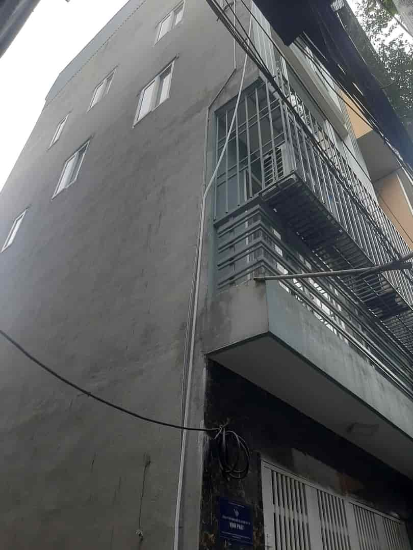 Cho thuê nhà Phố Lĩnh Nam, 5 tầng x 30m2, 3 ngủ, 10 Triệu ở nhóm 6 người