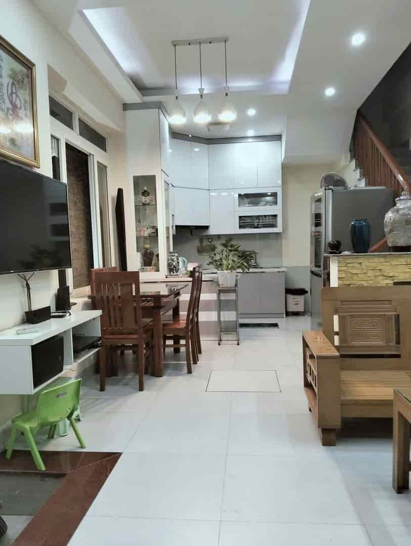 Cho thuê nhà nguyên căn ngõ 211 Khương Trung,  45m2 x 3 tầng, 3 ngủ, 12 triệu ở 4 người