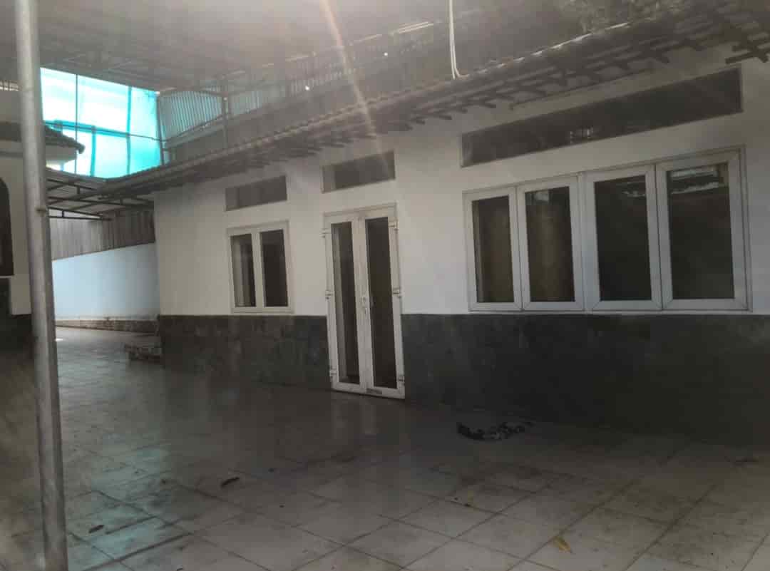 Bán/cho thuê Biệt thự + kho 845m2, ngã tư Ga Quận 12