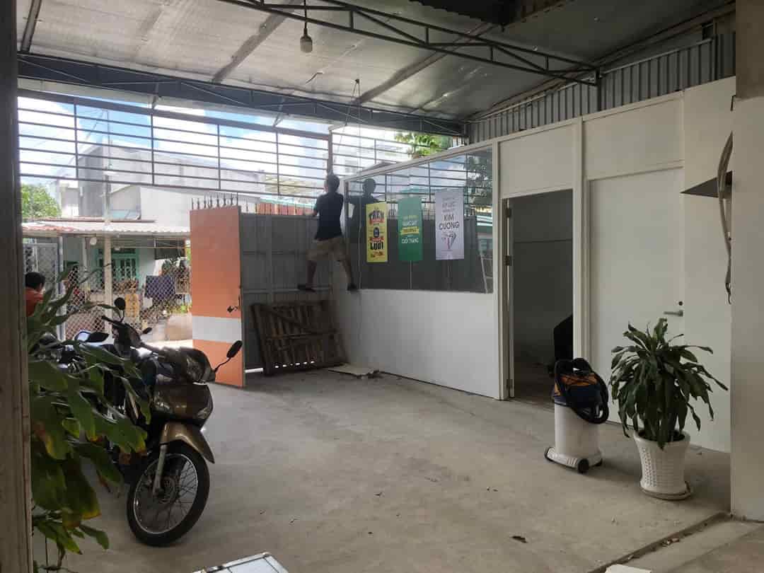 Nhà xưởng kho SD 420m2 gần UB Thạnh Xuân q12