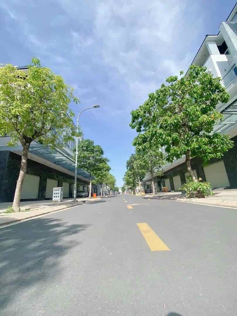 Bán nhà Thô ShopHouse Văn Hoa Villas, ngã 3 máy cưa, Coopmart, Biên Hòa, giá 9 tỷ 200.