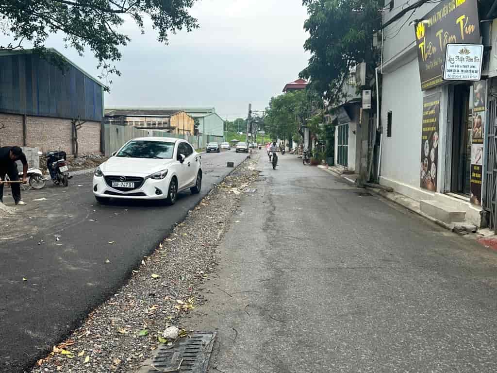 Ban nha Ỷ Lan, Gia Lâm 220m, 5 tầng, giá 17,9 tỷ. Mặt phố ô tô tải tránh. VIEW Hồ điều hoà tuyệt đẹp.