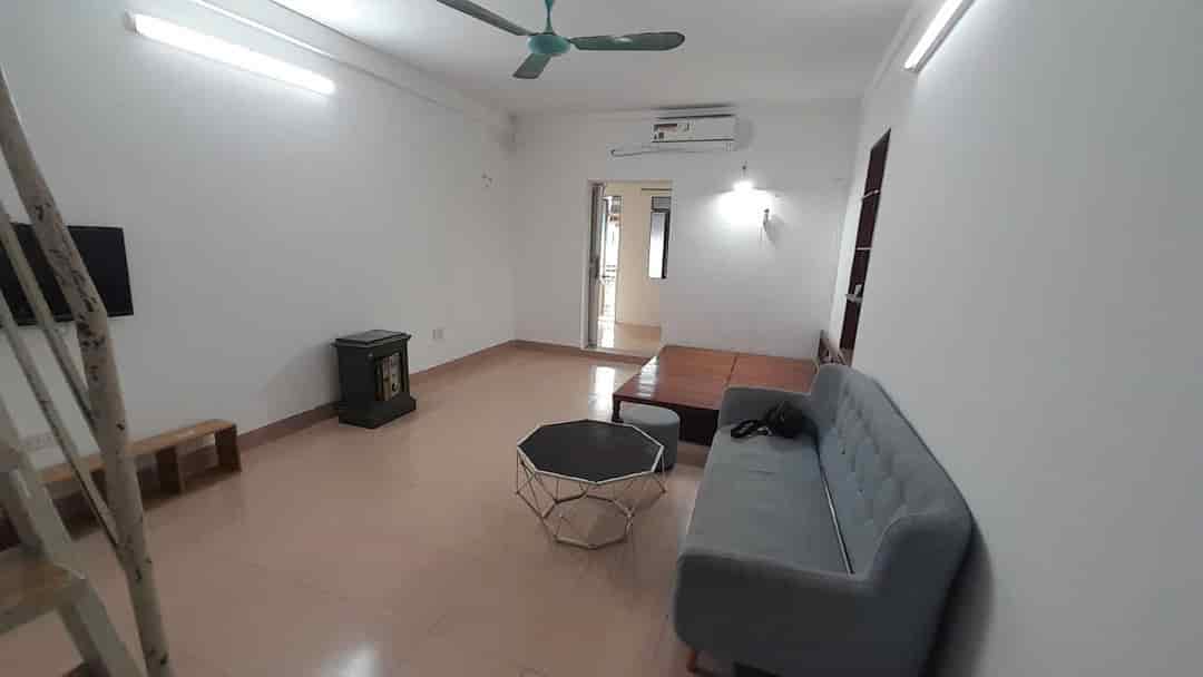Cho thuê căn hộ Tập thể tầng 4 Lương Đình Của, 55m2, 2 ngủ, 6.5 Triệu