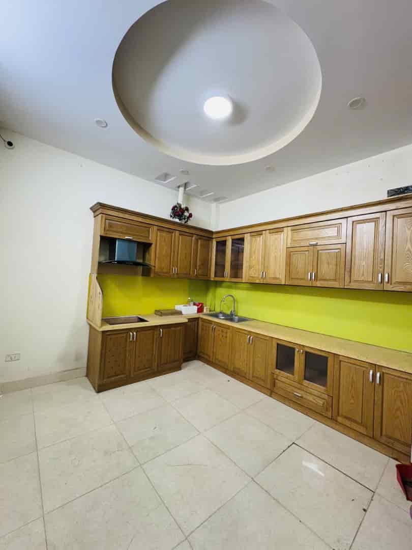 Bán nhà Trần Quốc Hoàn 45,m 6T, MT3,7m , giá 18.5 tỷ Cầu Giấy