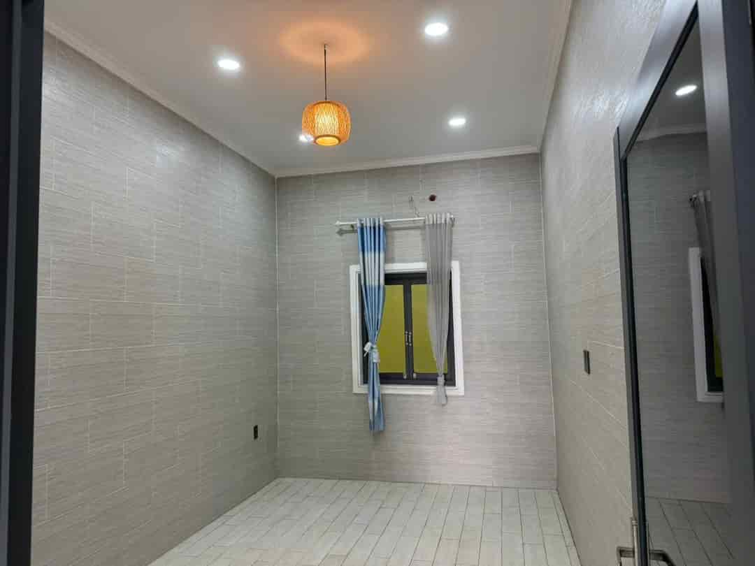 Cần bán nhà 130m2 5x28, đường ô tô 6m, sổ riêng, cách QL13 200m, giáp TP.HCM, giá tốt