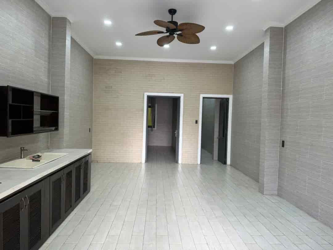 Cần bán nhà 130m2 5x28, đường ô tô 6m, sổ riêng, cách QL13 200m, giáp TP.HCM, giá tốt