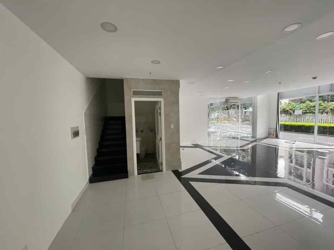Cho thuê shophouse Sky Center 130m2 Phổ Quang #25Tr Tiên nghi y hình Tel 0942-811-343 Tony, Xem 24/7