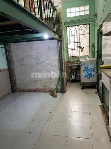 Phòng trọ cho thuê tại trung tâm quận 10 , dt 35m2, có gác lửng, thuận tiện đi làm đi học
