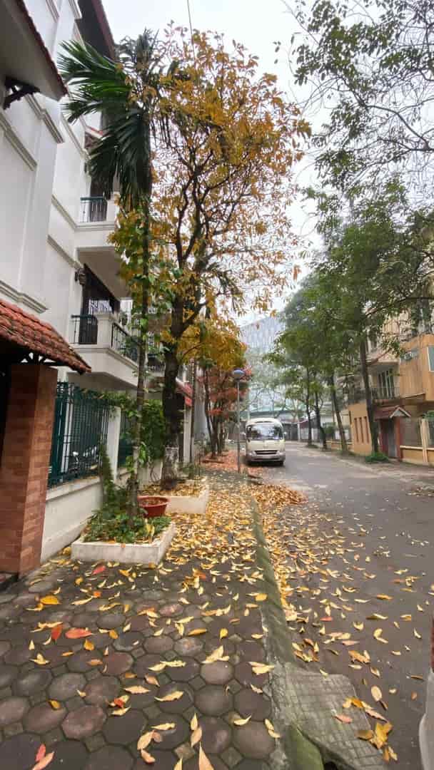 Bán nhà Nguyễn Khuyến Văn Quán 132m2, 4T, 3 mặt thoáng, sân vườn Giá 37 Tỷ