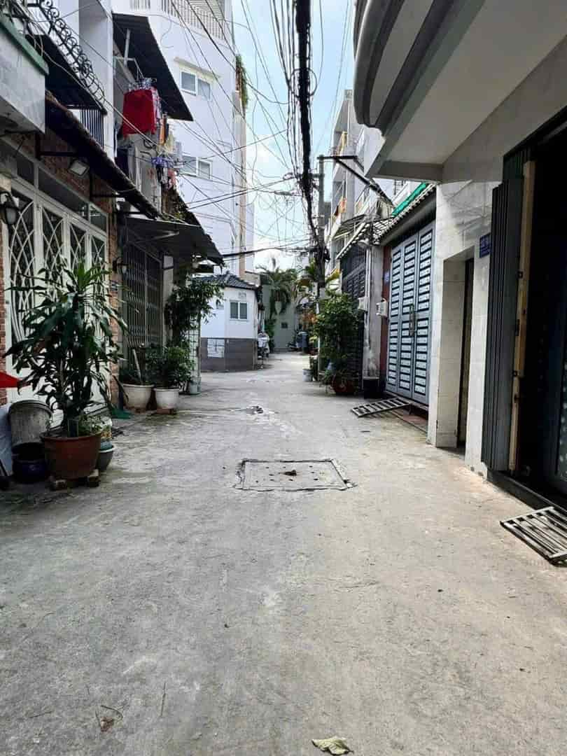 Kẹt tiền chủ cần bán nhanh căn nhà đường Trần Quý Cáp, P.11, Quận Bình Thạnh. Giá chỉ 2 tỷ 600 Hẻm xe hơi 6m