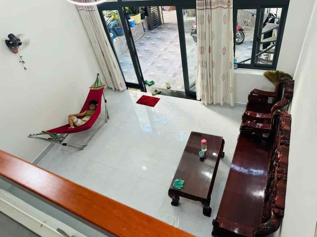 Bán nhà 2 tầng Cách Mạng Tháng Tám, Quận 10, 7 phòng ngủ, 62m², giá chỉ 9 tỷ