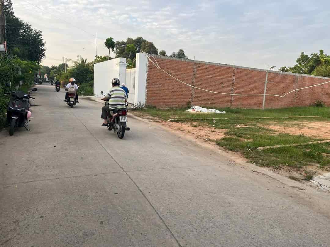 Bán đất 1000m2 ngay trung tâm gần UBND xã Đồng Tâm, mặt tiền đường 10m