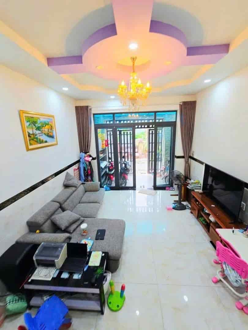 Bán nhà mặt tiền đường Tân Trang, phường 9, Tân Bình (4,5x11) 2 lầu 8 tỷ