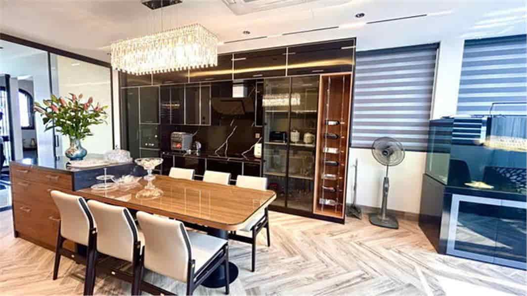 BÁN NHÀ khu TĐC, Ngọc Thụy 60m, 6 tầng, thang máy, full nội thất sang chảnh, gara, giá 32 tỷ